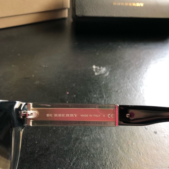 Brand new Burberry sunglasses - Picture 5 of 6